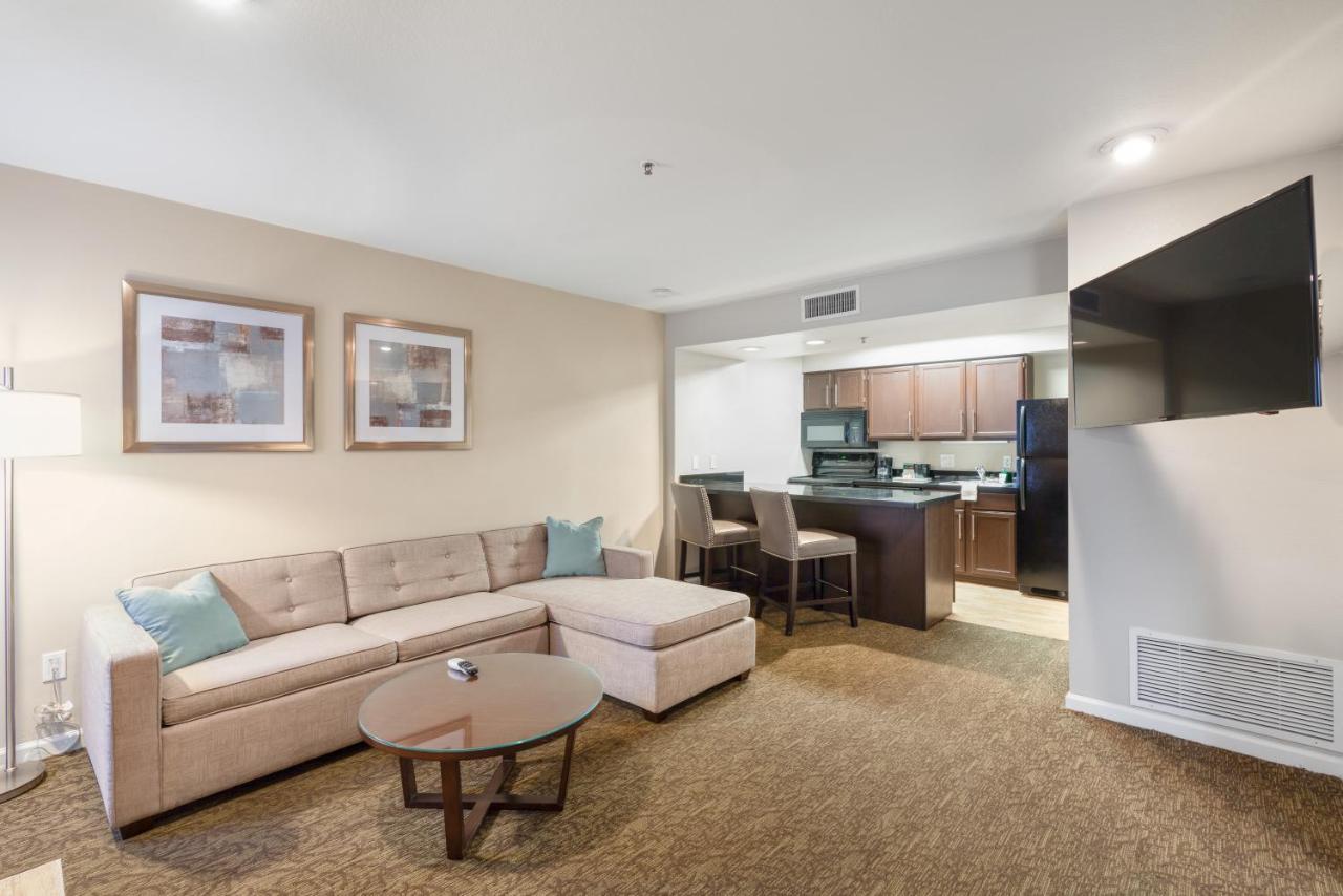 Chase Suites Brea-Fullerton - North Orange County Екстериор снимка