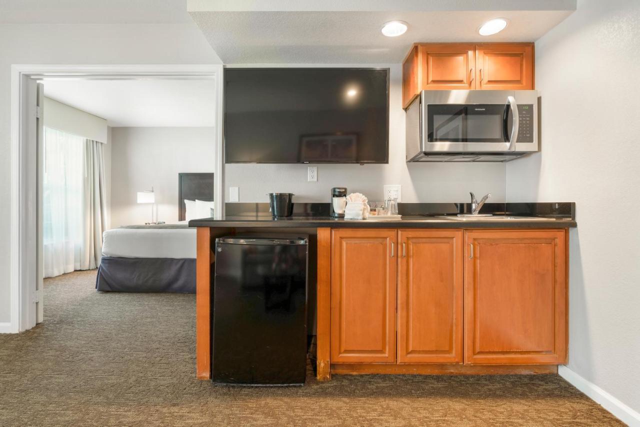 Chase Suites Brea-Fullerton - North Orange County Екстериор снимка