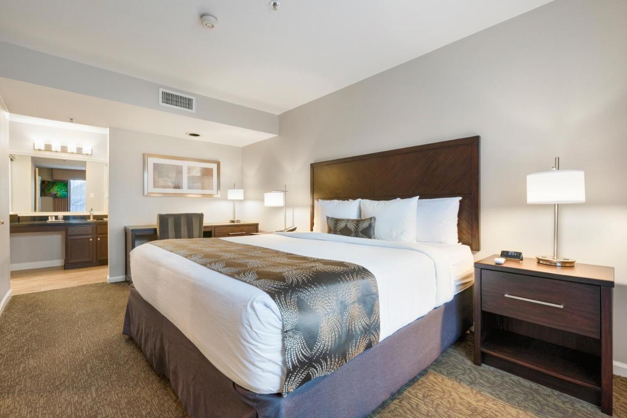 Chase Suites Brea-Fullerton - North Orange County Екстериор снимка