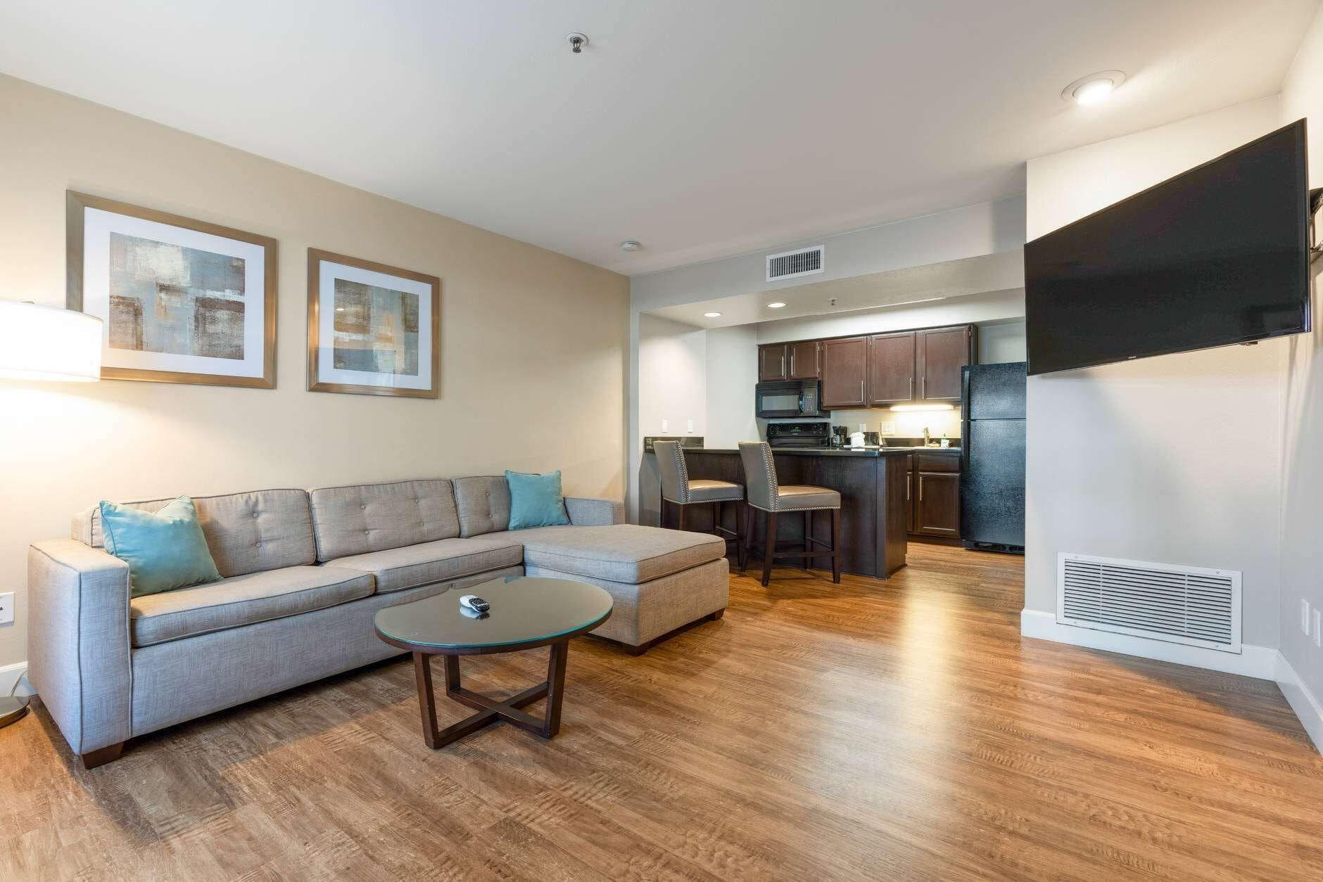 Chase Suites Brea-Fullerton - North Orange County Екстериор снимка