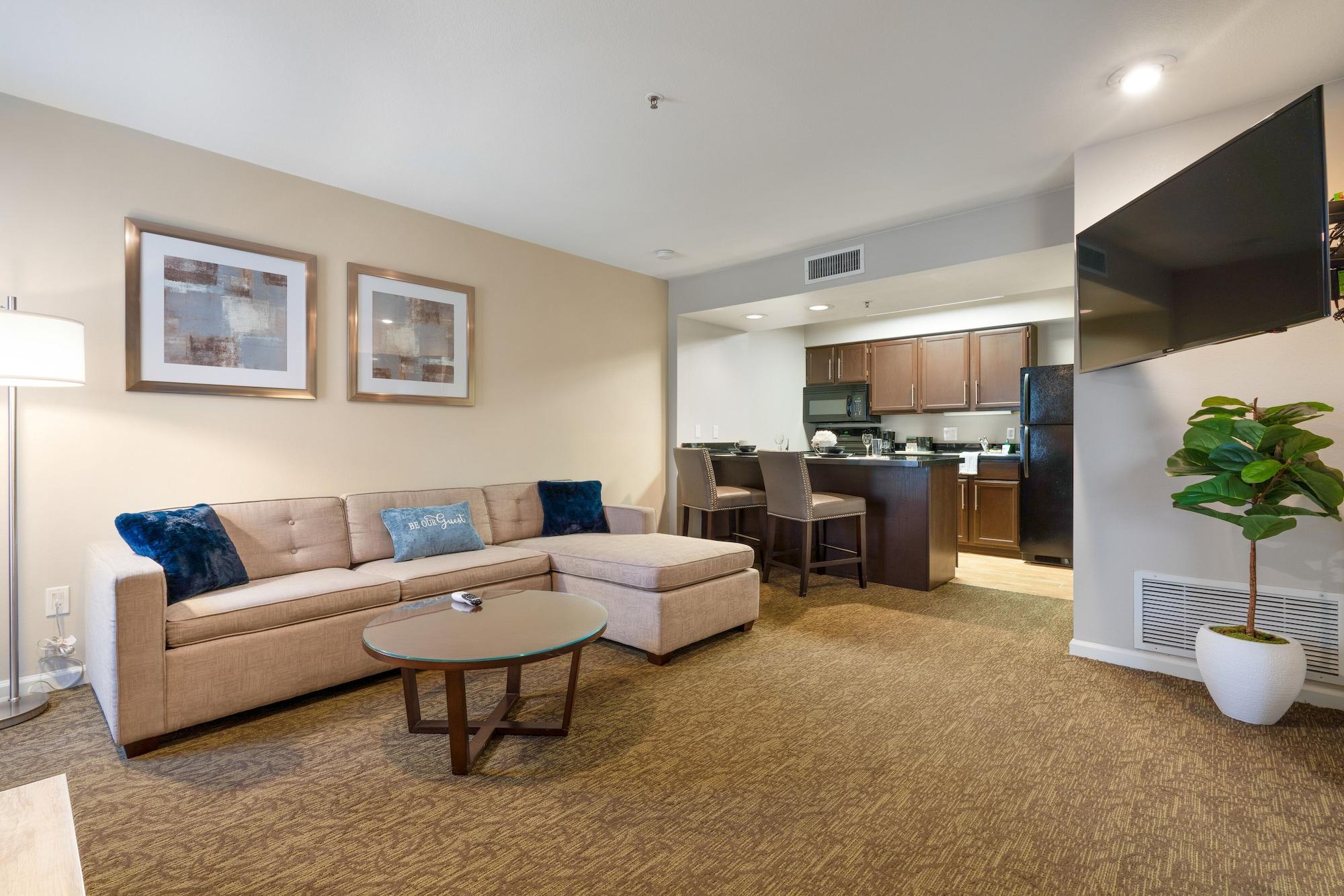 Chase Suites Brea-Fullerton - North Orange County Екстериор снимка